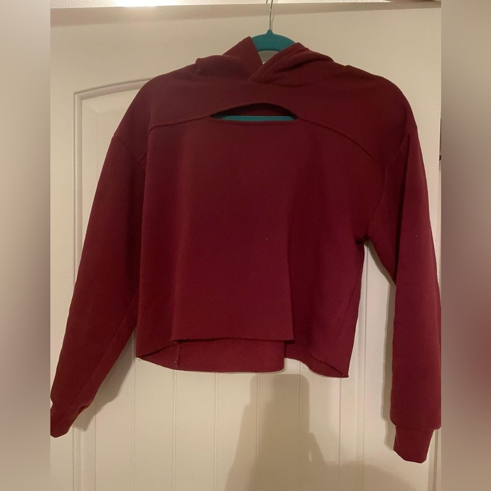 Jolie & Joy Cropped Sweatshirt - Maroon